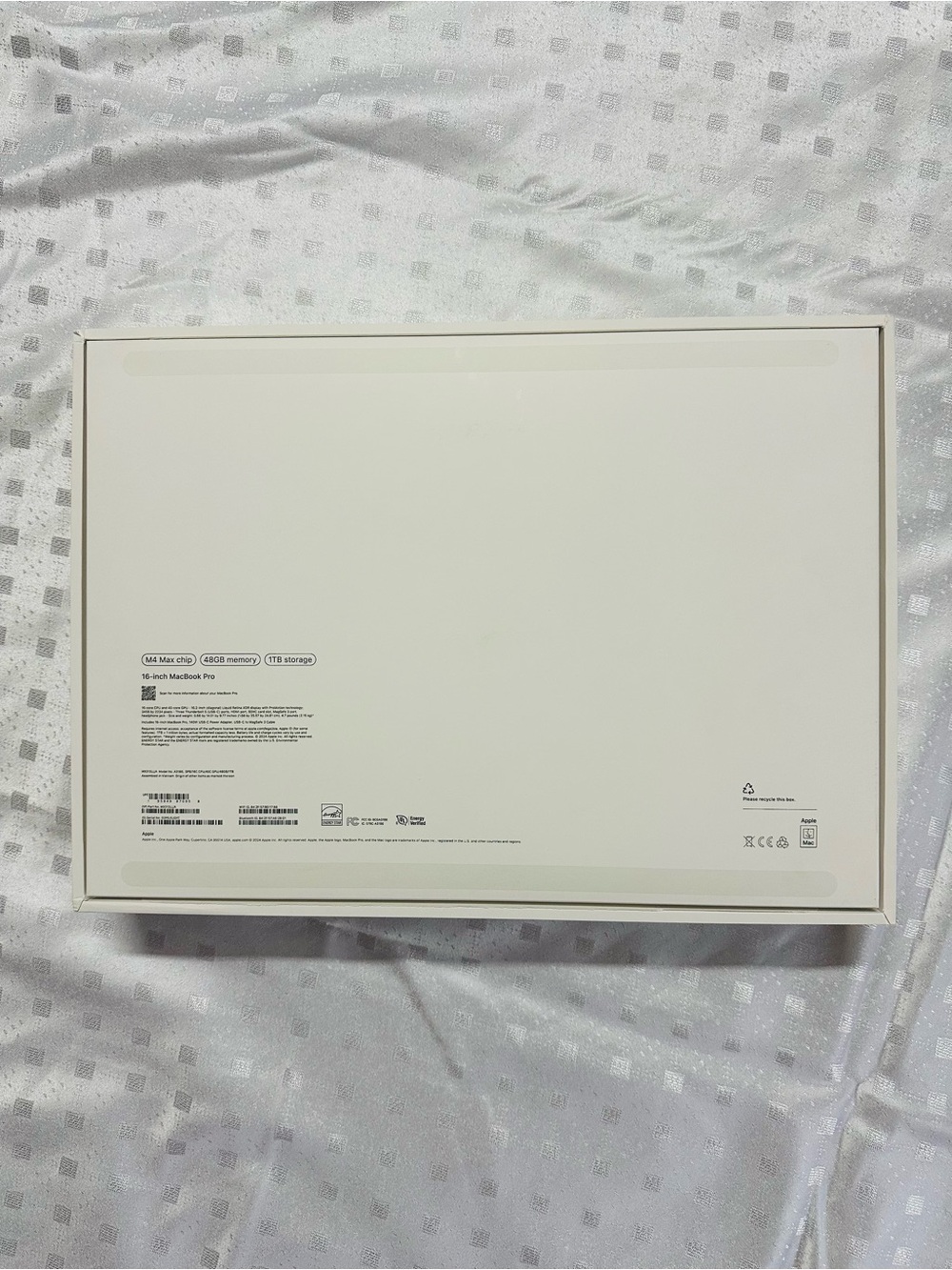 Apple White Laptop Box with Minimalist Packaging. *EMPTY BOX ONLY*